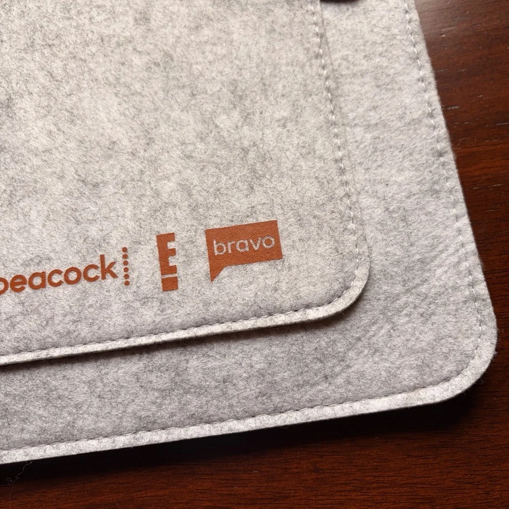 NWOT Universal Laptop + Tablet Sleeve Gray Felt /Brown Pleader Promotional Gift